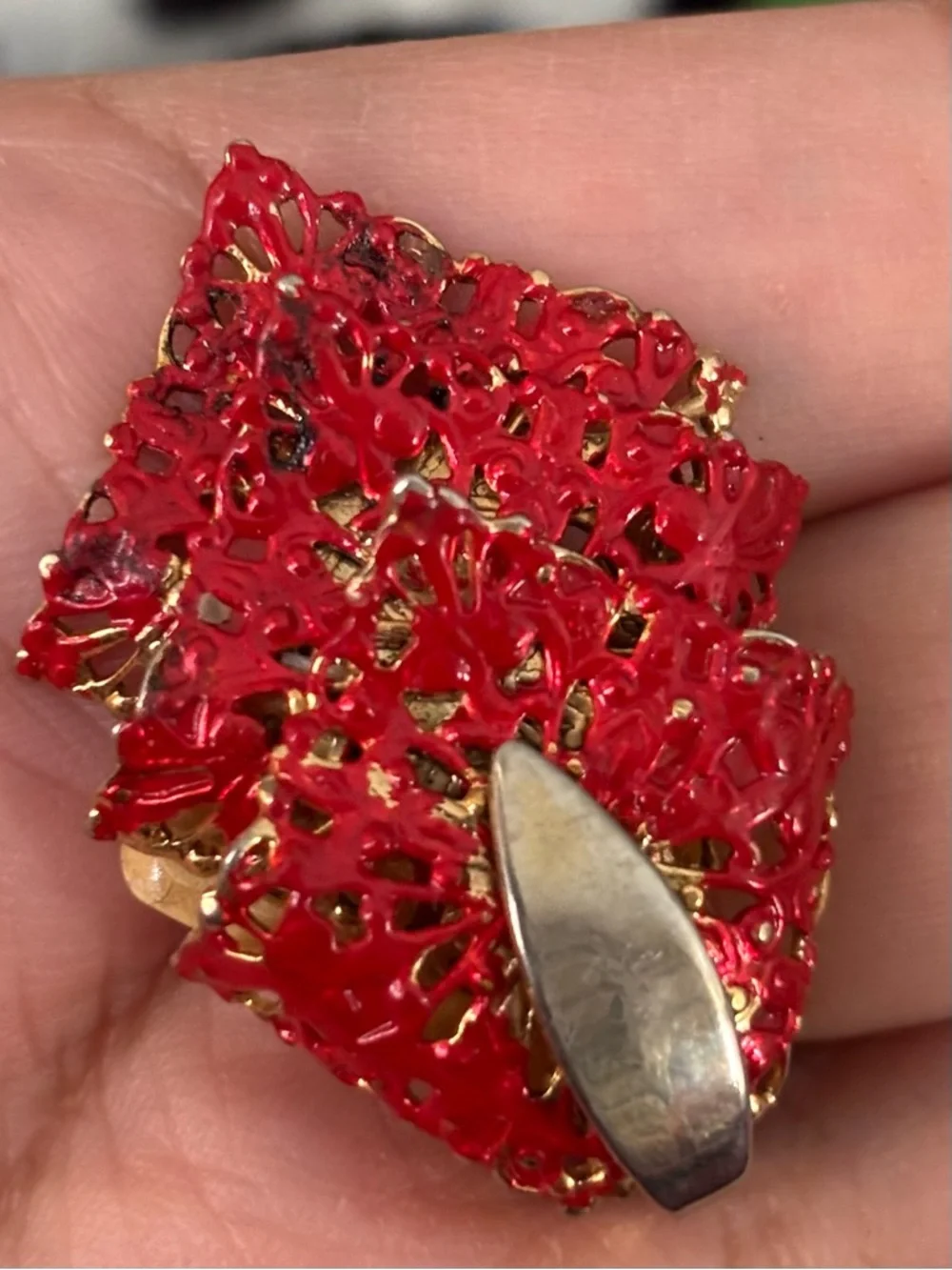 💗💗💗Vintage Sarah Coventry Gold-Tone Red Floral Clip-On Earring